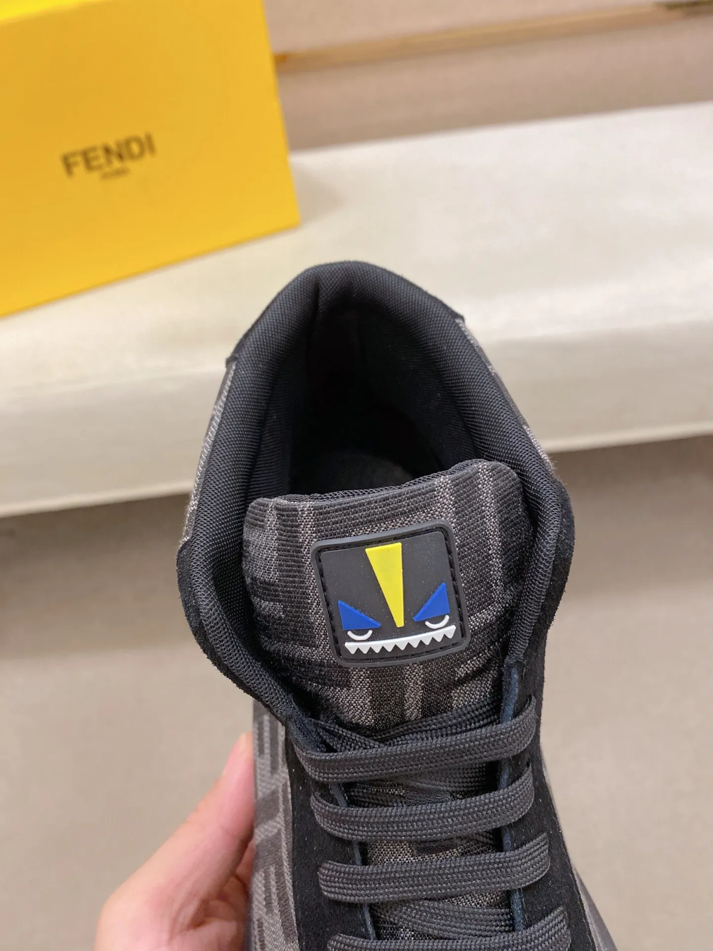 Men's shoes 420💰 (fendi) New high-top 👊🏻 upper 🇮🇹 imported cowhide fabric 🇩🇪 lining imported breathable mesh lining. The original outsole is molded to highlight the identity of every man, and the upper foot is elegant and stable🚶🏻🚶🏻The high-end custom counters reproduce the original version📯No matter the wind or rain, the shoe last remains unchanged and can withstand the verification of time🔍️,🔵 Size: 38-44